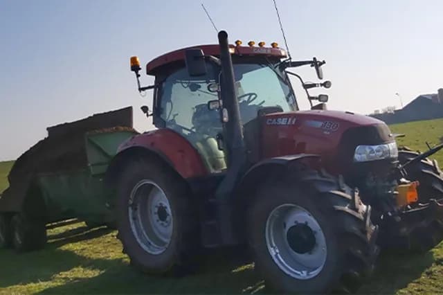 Tractor + breedstrooier