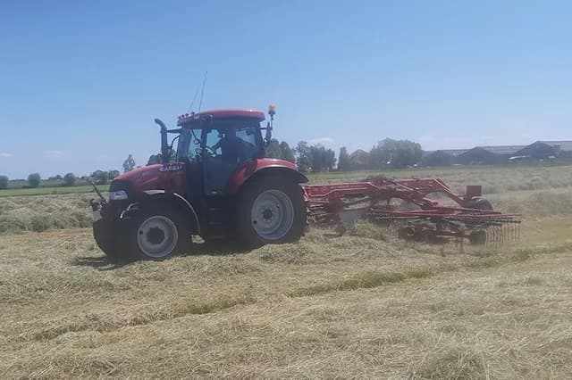 Tractor + hooihark