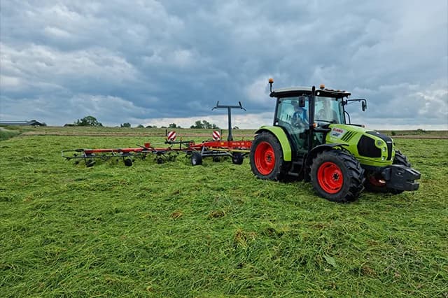 Tractor + schudder