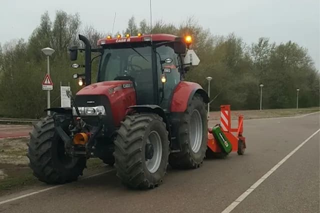 Tractor + veegmachine