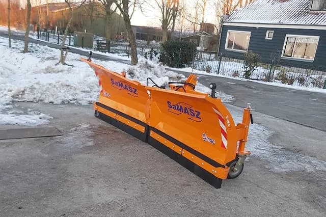 Tractor + sneeuwschuiver